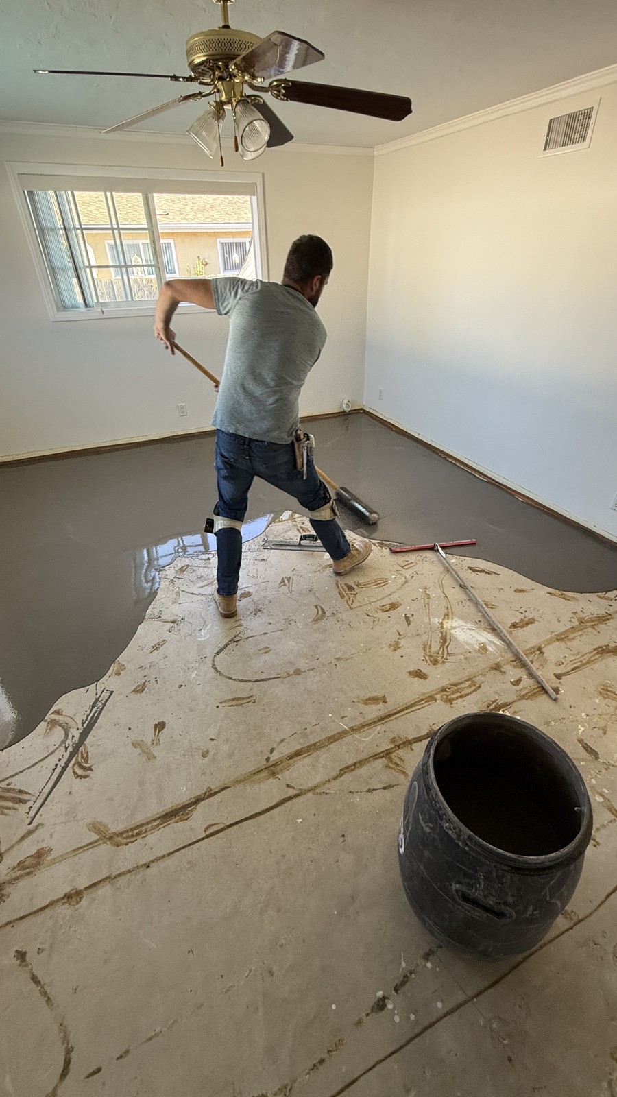 Spreading underlayment compound