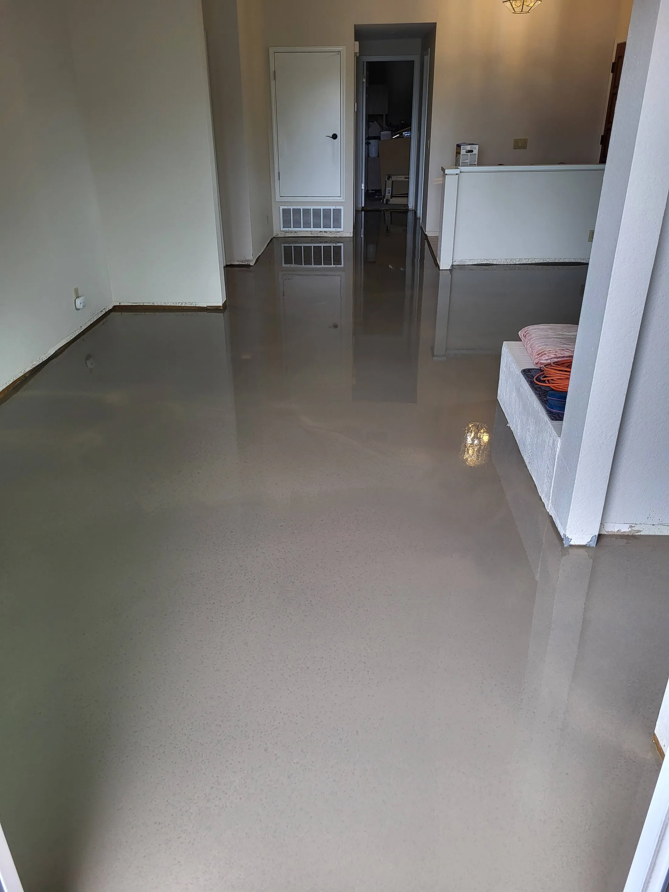 Self-leveling underlayment curing before flooring install